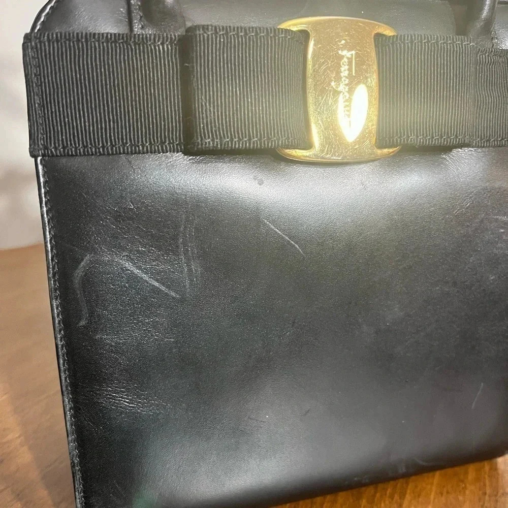 Vintage Salvatore Ferragamo Vala‎ Small Black Leather purse - Picture 3 of 15